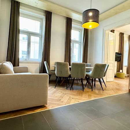Premium Apartment Located At The Famous Vienna Kutschkermarkt 외부 사진
